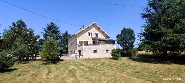 Maison de caractère avec 6 chambres, 2 garages et fort potentiel