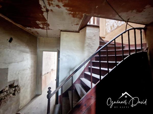 APPARTEMENT EN DUPLEX À RÉHABILITER AU CENTRE VILLE DE SAINT POL DE LÉON