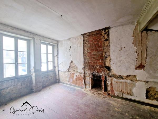 APPARTEMENT EN DUPLEX À RÉHABILITER AU CENTRE VILLE DE SAINT POL DE LÉON