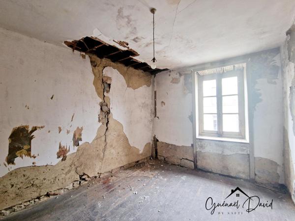 APPARTEMENT EN DUPLEX À RÉHABILITER AU CENTRE VILLE DE SAINT POL DE LÉON