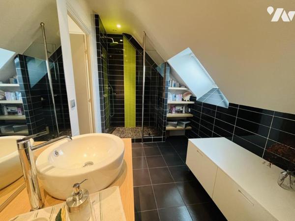 LANGUIDIC, maison de très bonne qualité, à la décoration soignée et moderne / REF 35N