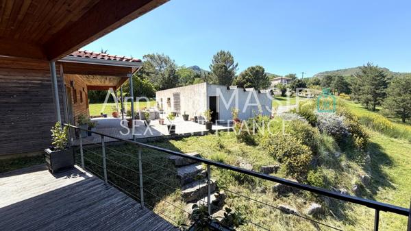 SUBLIME VILLA D'ARCHITECTE EN POSITION DOMINANTE VUE PANORAMIQUE