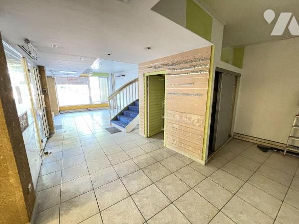 A vendre - Manosque (04) - Alpes de Haute Provence: Local commercial et bureaux d'env 156 m² of...