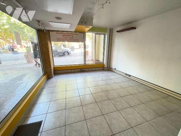 A vendre - Manosque (04) - Alpes de Haute Provence: Local commercial et bureaux d'env 156 m² of...