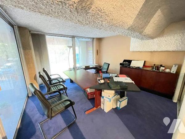 A vendre - Manosque (04) - Alpes de Haute Provence: Local commercial et bureaux d'env 156 m² of...