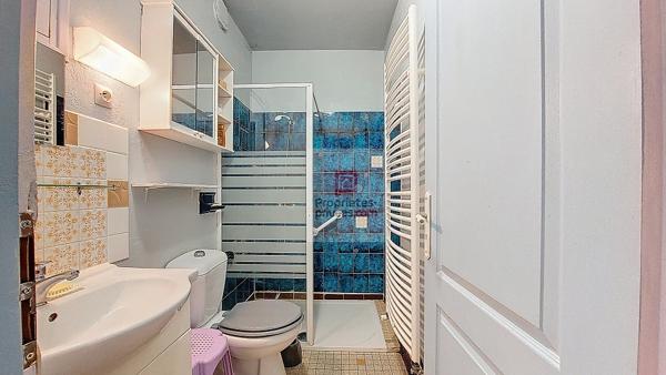 A la campagne, au calme, autour de Rouffignac : Maison de style périgourdin,  3-4 chambres. 3ha :Parc, bois et prés autour