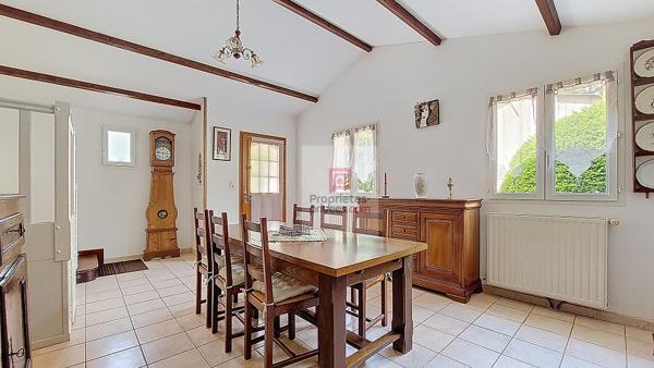 A la campagne, au calme, autour de Rouffignac : Maison de style périgourdin,  3-4 chambres. 3ha :Parc, bois et prés autour