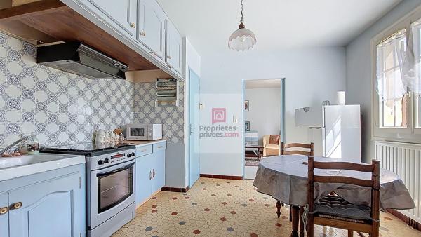 A la campagne, au calme, autour de Rouffignac : Maison de style périgourdin,  3-4 chambres. 3ha :Parc, bois et prés autour