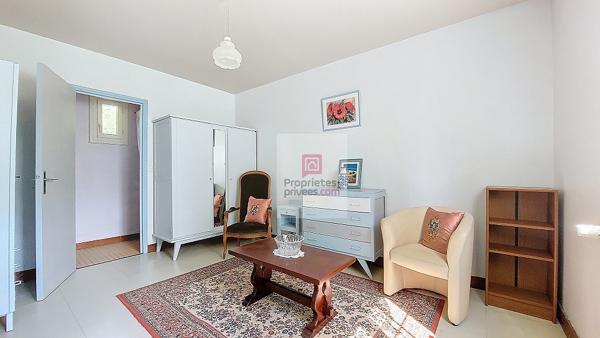 A la campagne, au calme, autour de Rouffignac : Maison de style périgourdin,  3-4 chambres. 3ha :Parc, bois et prés autour