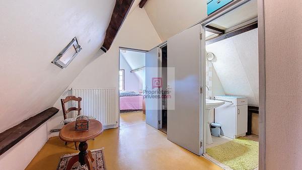 A la campagne, au calme, autour de Rouffignac : Maison de style périgourdin,  3-4 chambres. 3ha :Parc, bois et prés autour