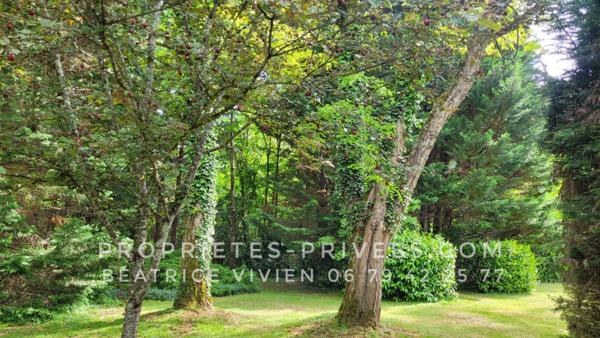 A la campagne, au calme, autour de Rouffignac : Maison de style périgourdin,  3-4 chambres. 3ha :Parc, bois et prés autour
