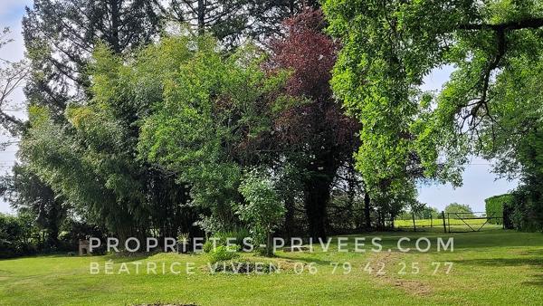 A la campagne, au calme, autour de Rouffignac : Maison de style périgourdin,  3-4 chambres. 3ha :Parc, bois et prés autour