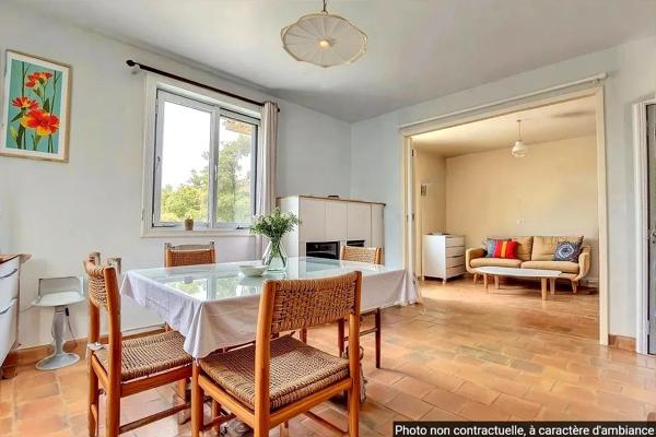 A la campagne, au calme, autour de Rouffignac : Maison de style périgourdin,  3-4 chambres. 3ha :Parc, bois et prés autour