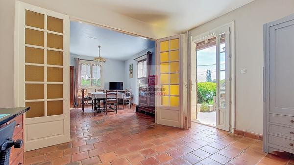 A la campagne, au calme, autour de Rouffignac : Maison de style périgourdin,  3-4 chambres. 3ha :Parc, bois et prés autour