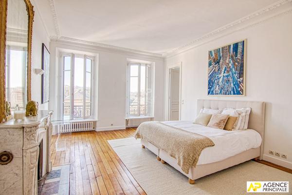 Le Chesnay limite Versailles Rive-Droite Appartement 7 pièces 271 m² carrez situé au 3ème étage d'un immeuble Haussmannien avec ascenseur, cave et jardin partagé 2 360 000 € ** - Référence 27025