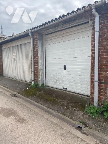  A VENDRE A BAILLEUL dans le Nord (59) : MAISON MITOYENNE EN PLEIN CENTRE VILLE AVEC VERANDA, T...