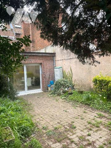 A VENDRE A BAILLEUL dans le Nord (59) : MAISON MITOYENNE EN PLEIN CENTRE VILLE AVEC VERANDA, T...
