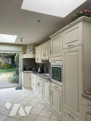  A VENDRE A BAILLEUL dans le Nord (59) : MAISON MITOYENNE EN PLEIN CENTRE VILLE AVEC VERANDA, T...