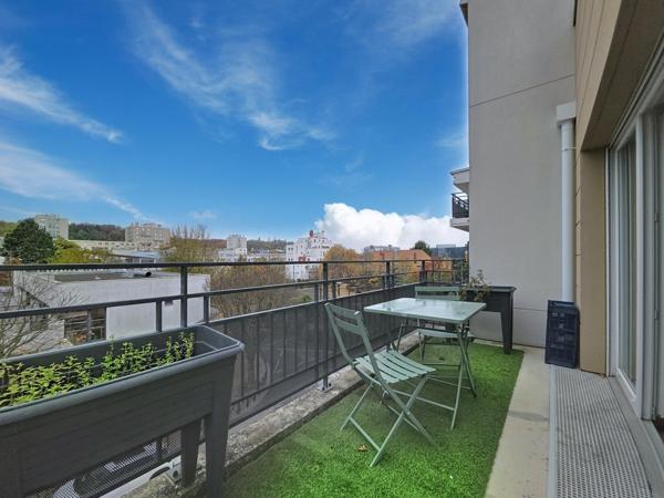APPARTEMENT 2 CHAMBRES TERRASSE PLEIN SUD PARKING