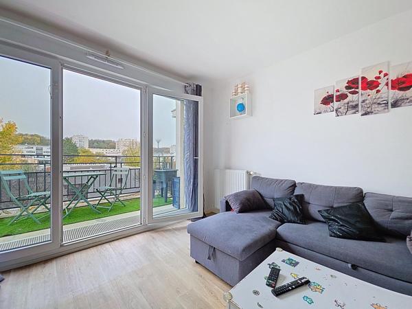 APPARTEMENT 2 CHAMBRES TERRASSE PLEIN SUD PARKING