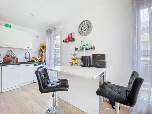 APPARTEMENT 2 CHAMBRES TERRASSE PLEIN SUD PARKING