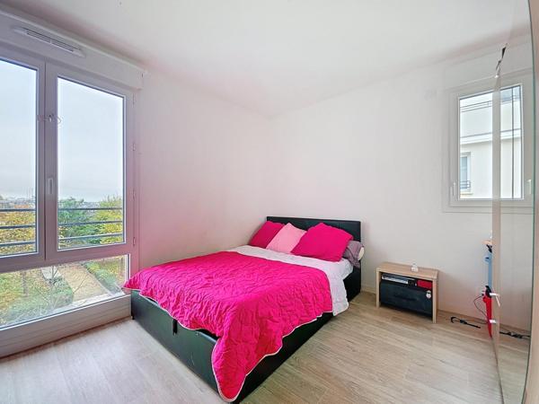 APPARTEMENT 2 CHAMBRES TERRASSE PLEIN SUD PARKING