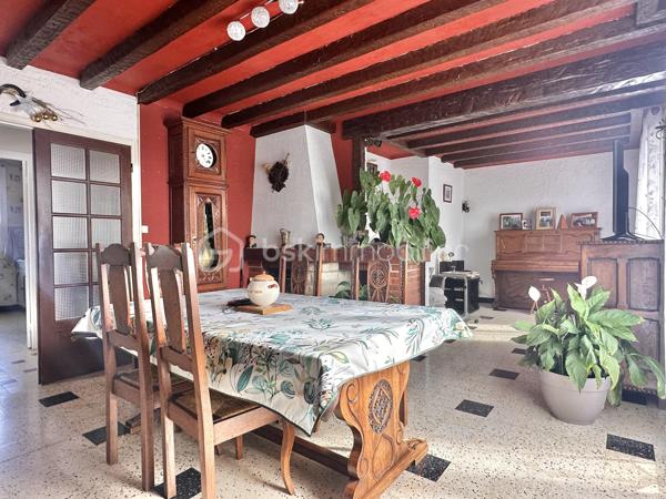Sur la commune de Laroche-Saint-Cydroine, découvrez ce pavillon des années 70 sur sous-sol complet, parfaitement entretenu et ne nécessitant aucun travail.

Le rez-de-chaussée s'ouvre sur une entrée qui dessert un salon-séjour lumineux, une cuisine aménagée, ainsi que trois grandes chambres. Une salle d'eau équipée d'une douche à l'italienne et un WC indépendant complètent ce niveau.

Le sous-sol compartimenté dispose d'un garage, d'une cave et de deux pièces aménagées en lambris, dont une chambre supplémentaire.

À l'extérieur, vous profiterez d'une terrasse et d'un terrain aménagé avec un boulodrome.

Les plus sont une isolation du toit récente, un double vitrage récent ( 9 ans ) . l'Électricité refaite ( 4 ans ) .

Contactez-moi pour obtenir plus de renseignements ou planifier une visite.