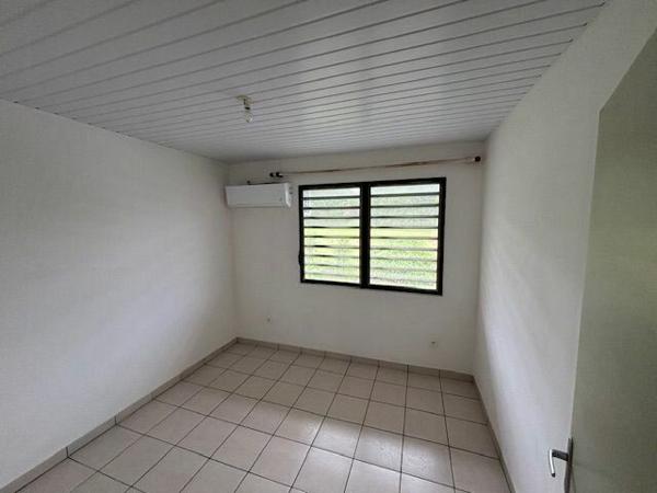 Maison à louer    4 pièces •  Remire-Montjoly