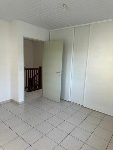 Maison à louer    4 pièces •  Remire-Montjoly