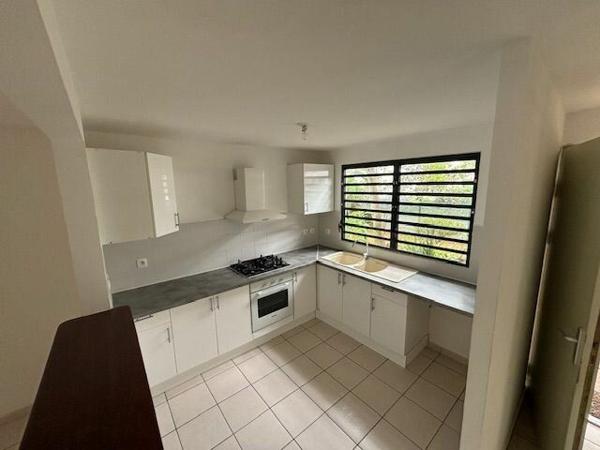 Maison à louer    4 pièces •  Remire-Montjoly