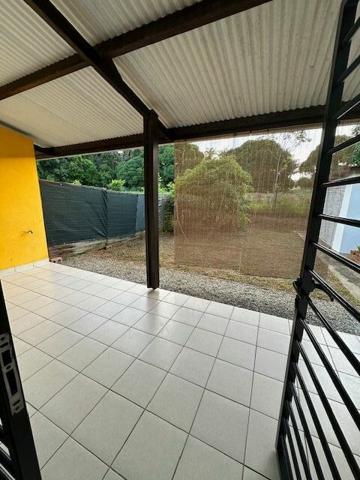 Maison à louer    4 pièces •  Remire-Montjoly