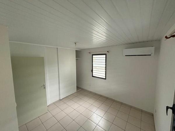 Maison à louer    4 pièces •  Remire-Montjoly