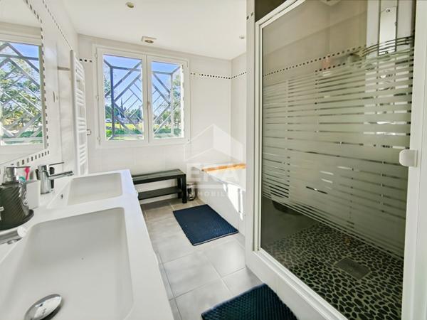 Les Pennes Mirabeau - 2 maisons T5 et T3 sur terrain 2000m2 avec piscine