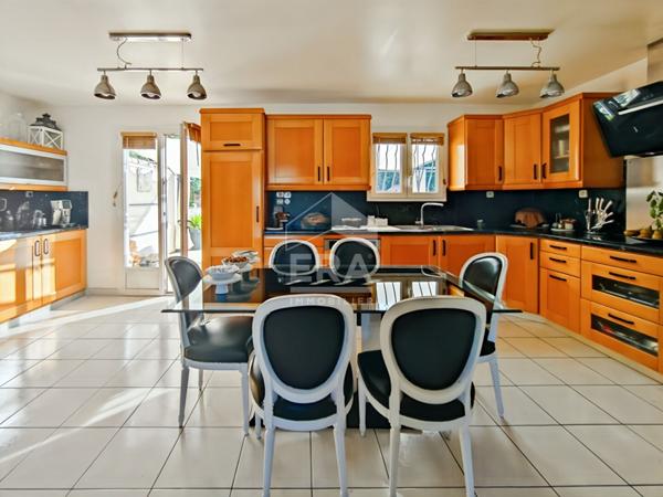 Les Pennes Mirabeau - 2 maisons T5 et T3 sur terrain 2000m2 avec piscine