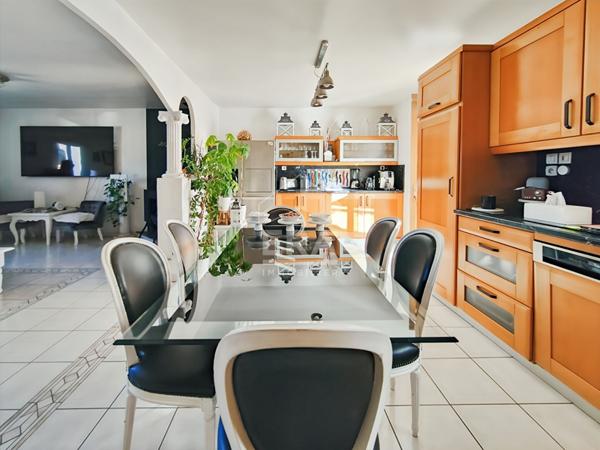 Les Pennes Mirabeau - 2 maisons T5 et T3 sur terrain 2000m2 avec piscine