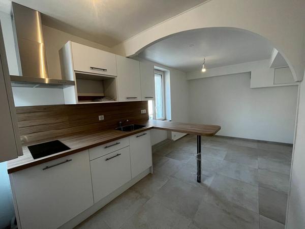 Appartement à louer    2 pièces •    Le Mesnil-Saint-Denis