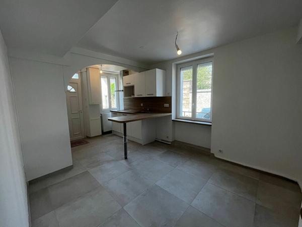 Appartement à louer    2 pièces •    Le Mesnil-Saint-Denis