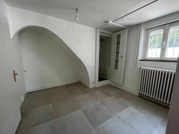 Appartement à louer    2 pièces •    Le Mesnil-Saint-Denis