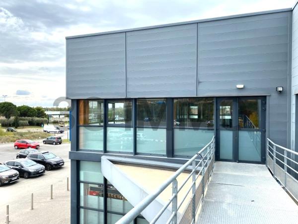 Location / Local Commercial