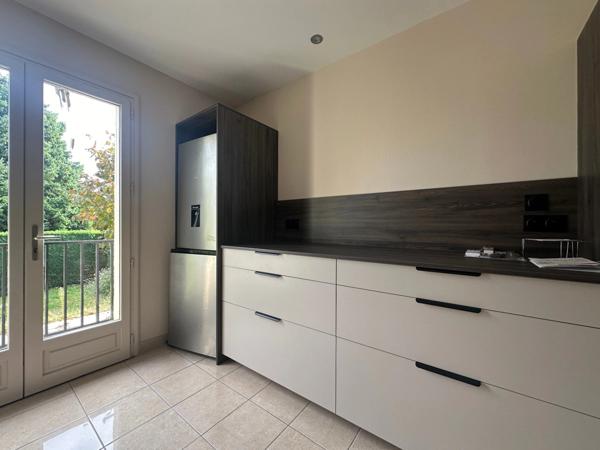 Maison à vendre 6 pièces - 3 chambres à Saumur,secteur Bagneux, vie de plein-pied avec véranda, sous-sol, jardin