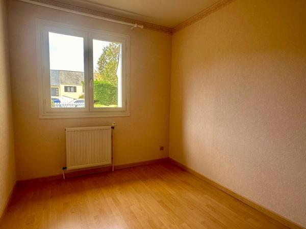 Maison à vendre 6 pièces - 3 chambres à Saumur,secteur Bagneux, vie de plein-pied avec véranda, sous-sol, jardin