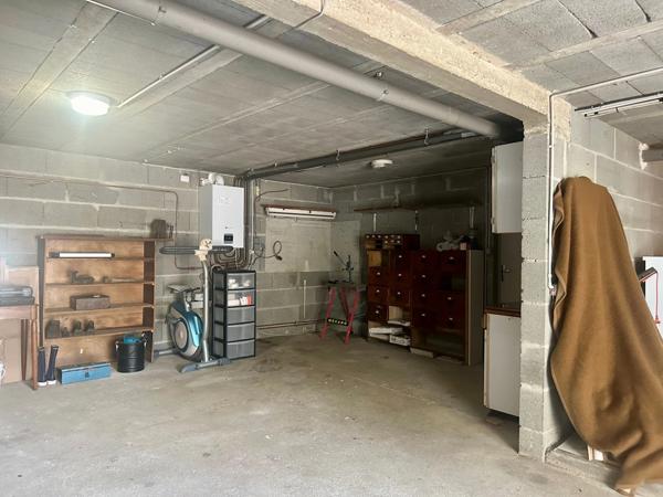 Maison à vendre 6 pièces - 3 chambres à Saumur,secteur Bagneux, vie de plein-pied avec véranda, sous-sol, jardin