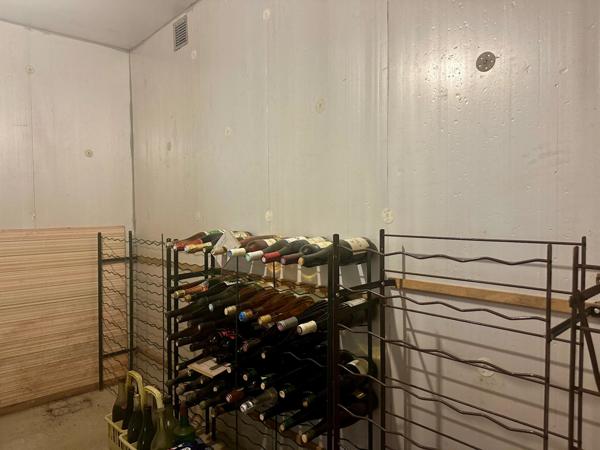 Maison à vendre 6 pièces - 3 chambres à Saumur,secteur Bagneux, vie de plein-pied avec véranda, sous-sol, jardin