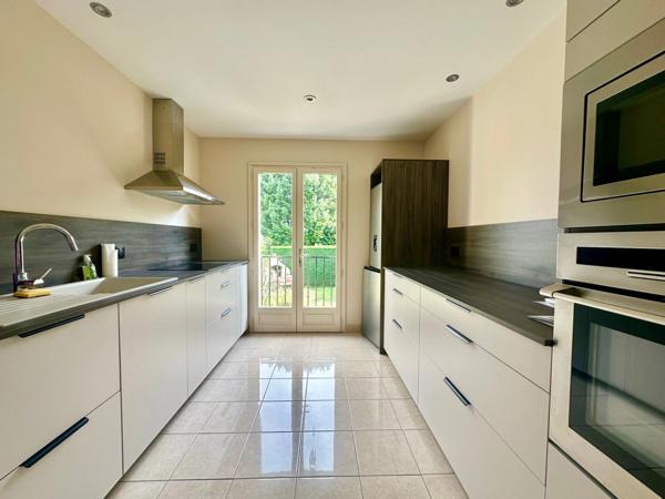 Maison à vendre 6 pièces - 3 chambres à Saumur,secteur Bagneux, vie de plein-pied avec véranda, sous-sol, jardin