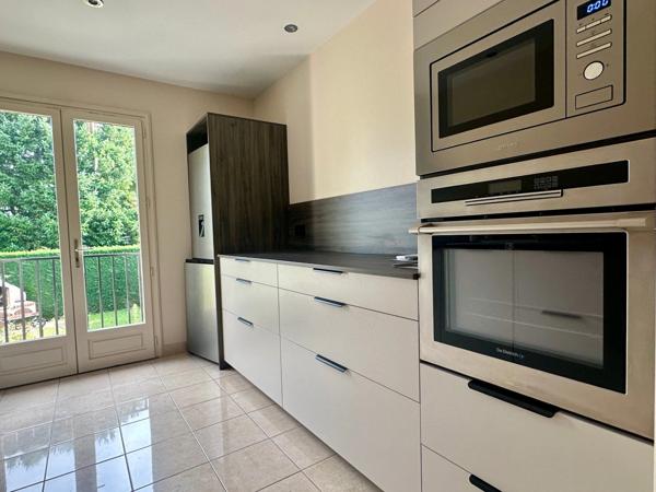 Maison à vendre 6 pièces - 3 chambres à Saumur,secteur Bagneux, vie de plein-pied avec véranda, sous-sol, jardin