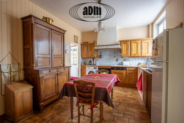 Maison
                                                                                                                                                                                                                                                                                                                        10 pièce(s)                                                                                                                                                                                                          6 chambre(s)                                                                                                                                                                                                          224  m²