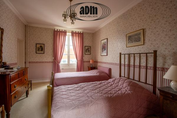 Maison
                                                                                                                                                                                                                                                                                                                        10 pièce(s)                                                                                                                                                                                                          6 chambre(s)                                                                                                                                                                                                          224  m²