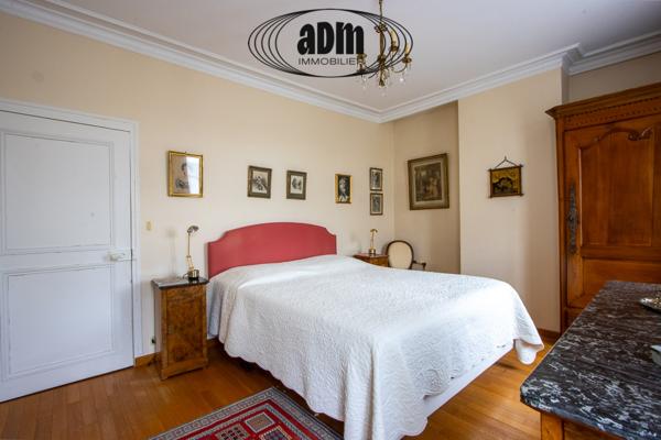 Maison
                                                                                                                                                                                                                                                                                                                        10 pièce(s)                                                                                                                                                                                                          6 chambre(s)                                                                                                                                                                                                          224  m²