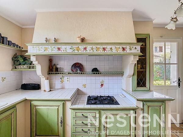 Nestenn Salon de Provence ? Maison T6 de 169 m² avec jardin et piscine