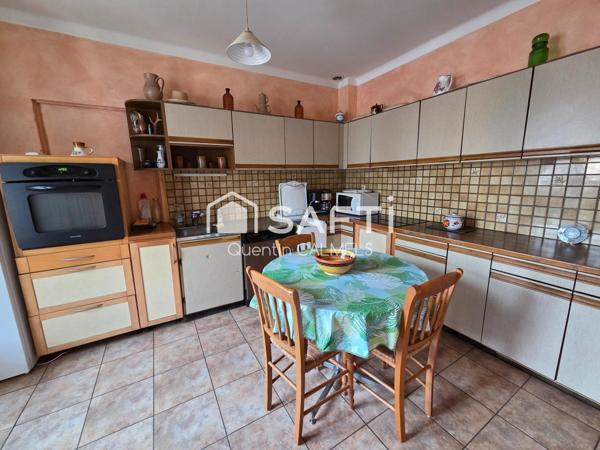 Ensemble immobilier à Nuces , maison de plain-pied et local commercial loué